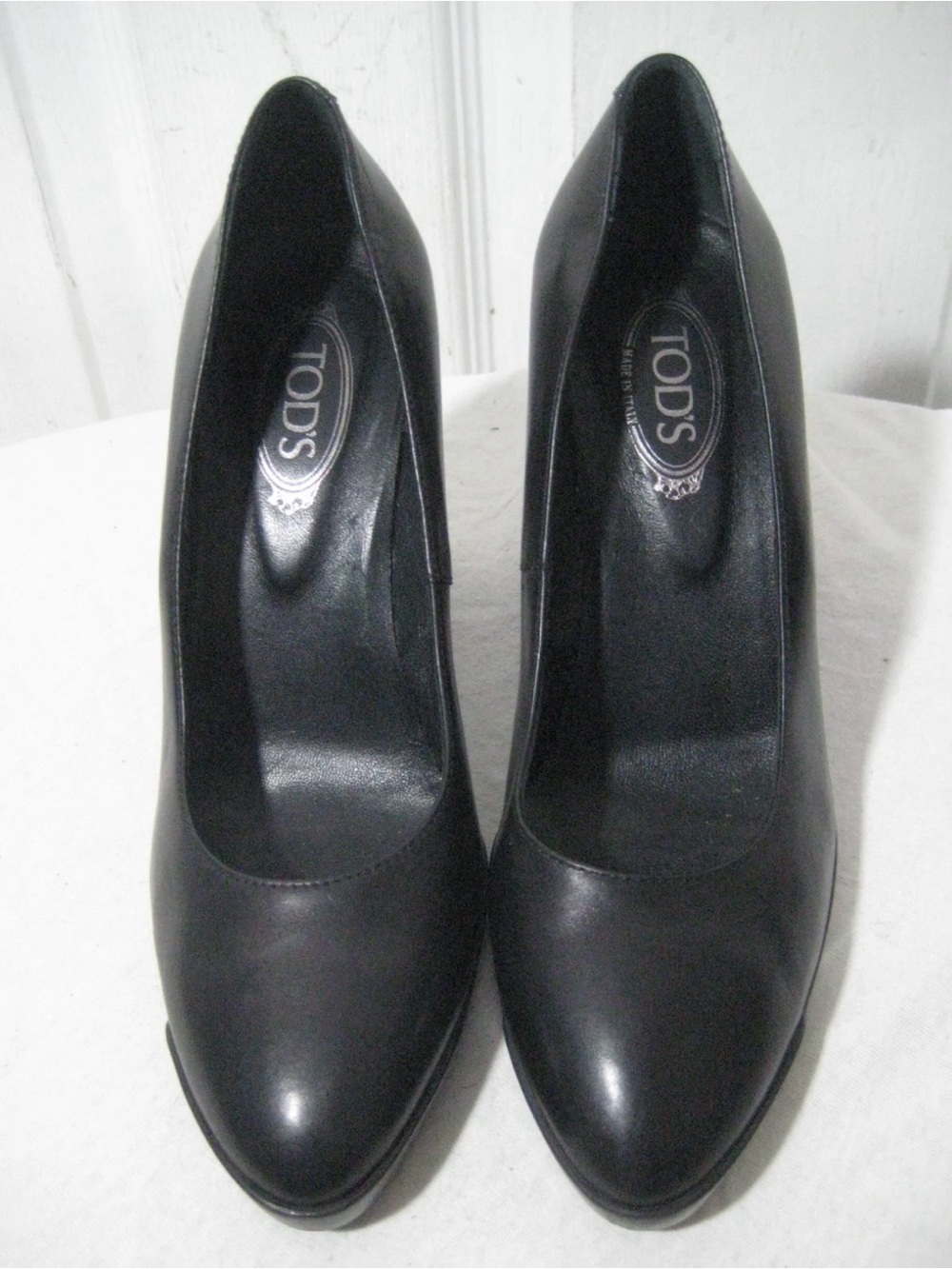 TOD'S Black Leather Pointed-Toe Pumps